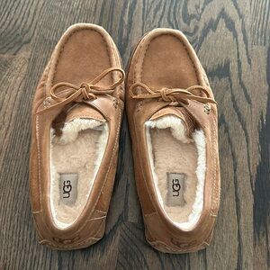 Size 9 Men's UGG slippers - excellent condition